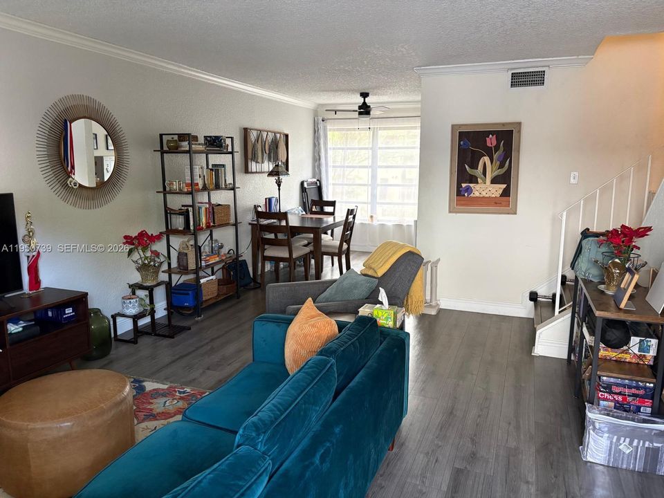 En Venta: $389,000 (2 camas, 2 baños, 1009 Pies cuadrados)