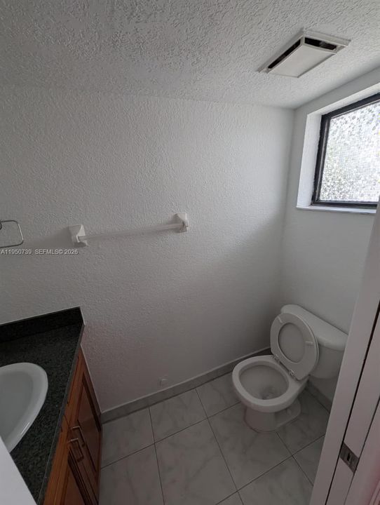 На продажу: $375,000 (2 спален, 2 ванн, 1009 Квадратных фут)