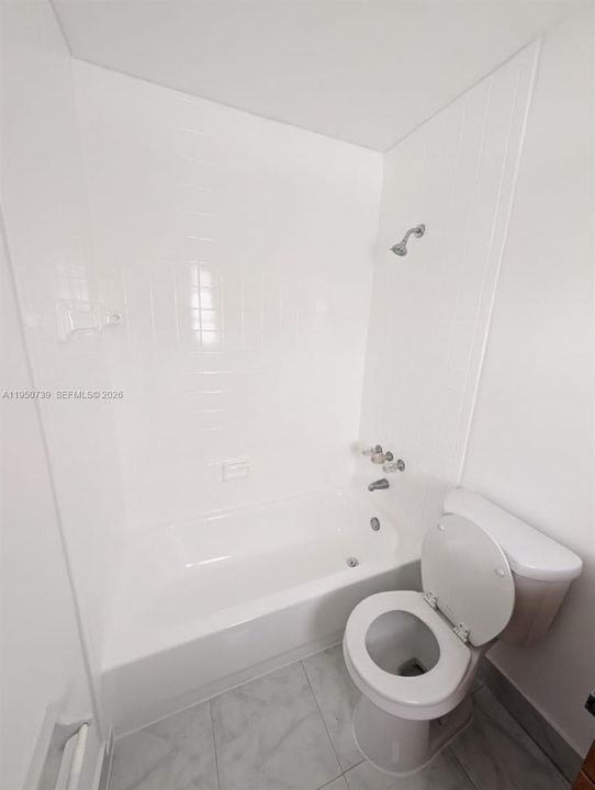 На продажу: $375,000 (2 спален, 2 ванн, 1009 Квадратных фут)