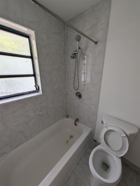 На продажу: $375,000 (2 спален, 2 ванн, 1009 Квадратных фут)