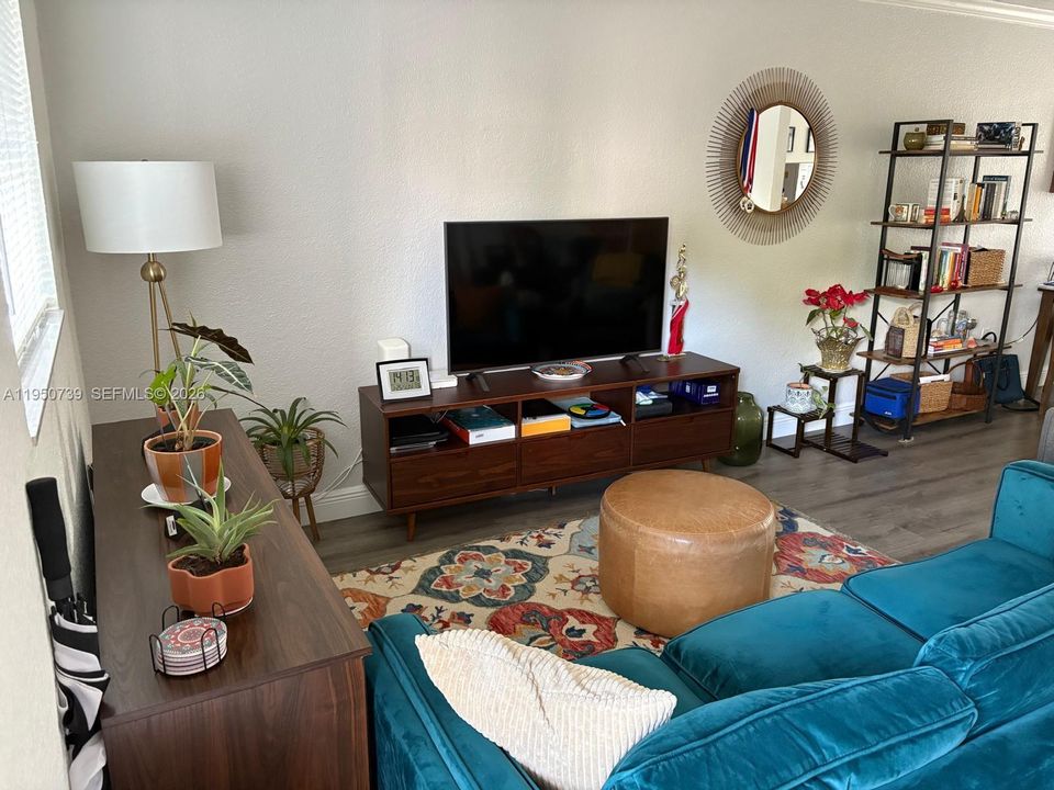 En Venta: $389,000 (2 camas, 2 baños, 1009 Pies cuadrados)
