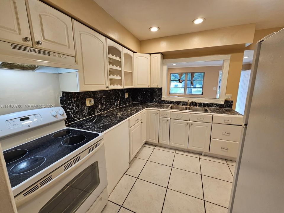 En Venta: $400,000 (3 camas, 1 baños, 979 Pies cuadrados)
