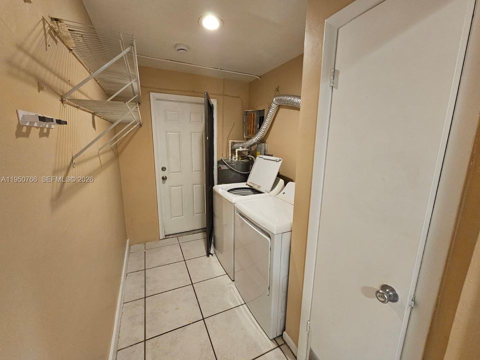 En Venta: $400,000 (3 camas, 1 baños, 979 Pies cuadrados)