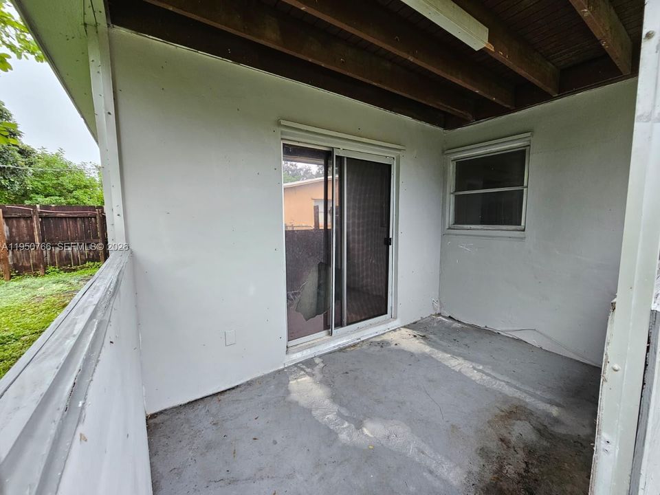 En Venta: $400,000 (3 camas, 1 baños, 979 Pies cuadrados)