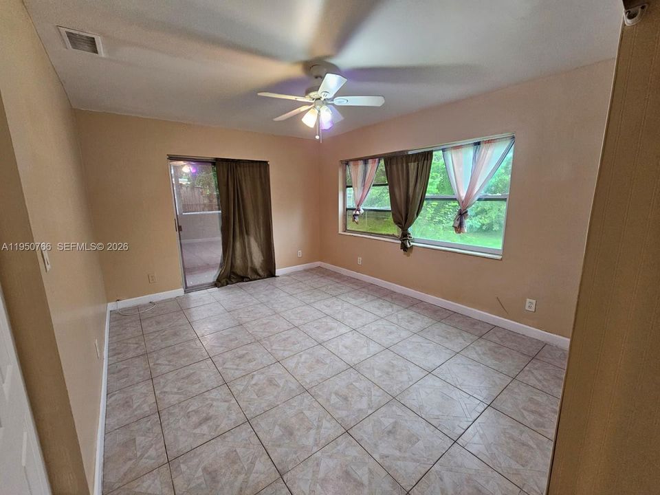 En Venta: $400,000 (3 camas, 1 baños, 979 Pies cuadrados)