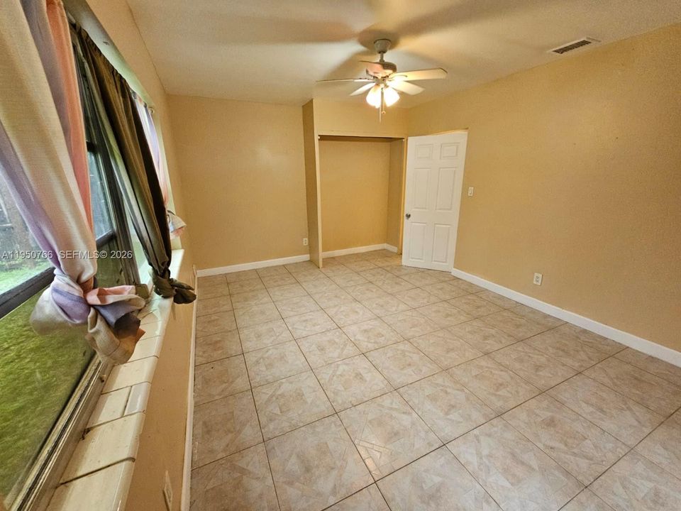 En Venta: $400,000 (3 camas, 1 baños, 979 Pies cuadrados)