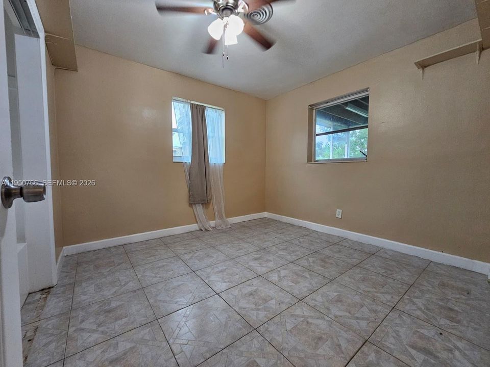 En Venta: $400,000 (3 camas, 1 baños, 979 Pies cuadrados)