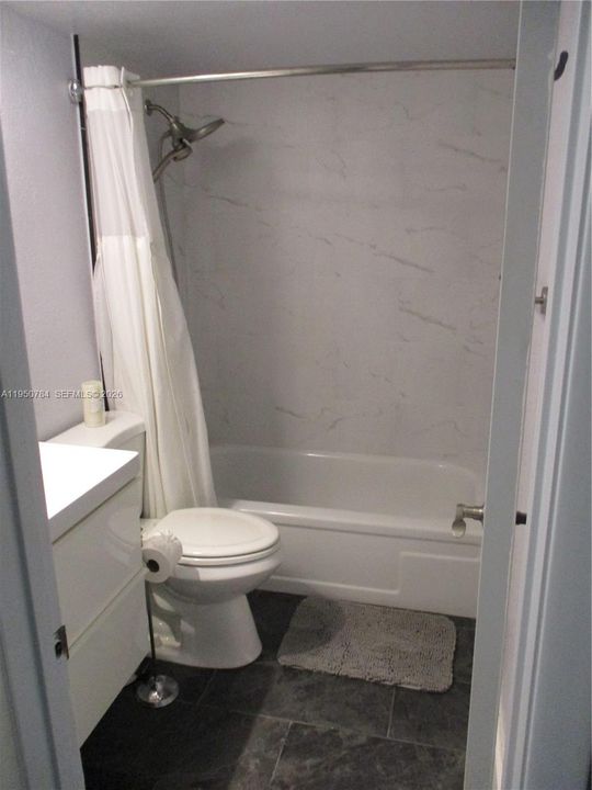 На продажу: $89,999 (1 спален, 1 ванн, 585 Квадратных фут)