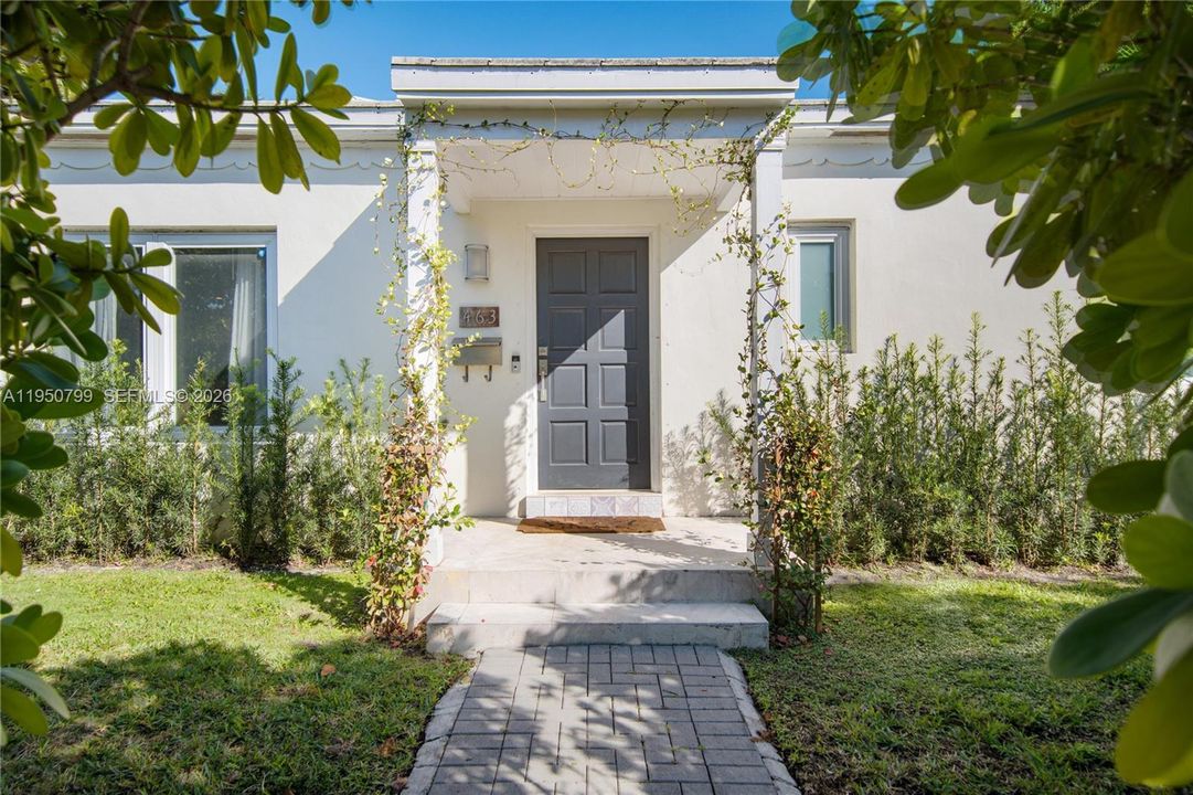 For Sale: $1,770,000 (3 beds, 2 baths, 2011 Square Feet)