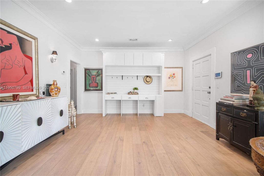 For Sale: $1,770,000 (3 beds, 2 baths, 2011 Square Feet)