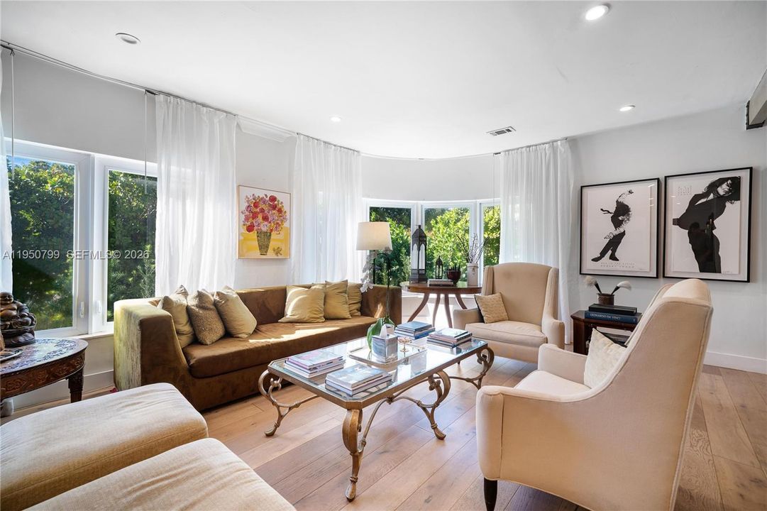 For Sale: $1,770,000 (3 beds, 2 baths, 2011 Square Feet)