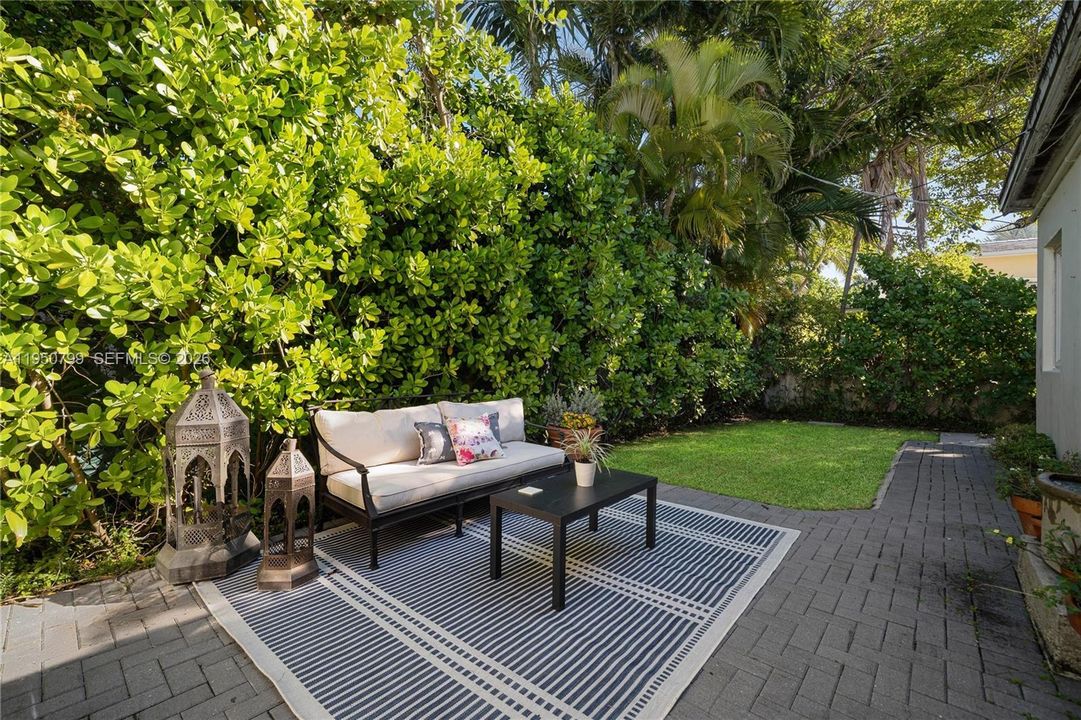 For Sale: $1,770,000 (3 beds, 2 baths, 2011 Square Feet)