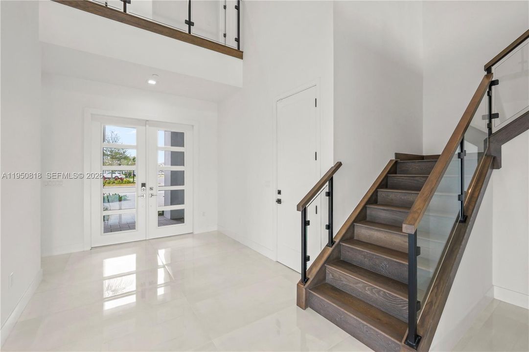 For Sale: $2,450,000 (5 beds, 5 baths, 5334 Square Feet)