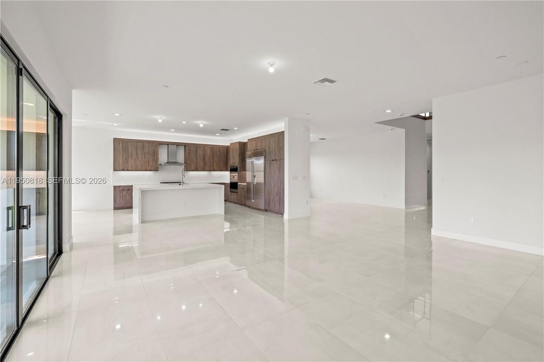 For Sale: $2,450,000 (5 beds, 5 baths, 5334 Square Feet)