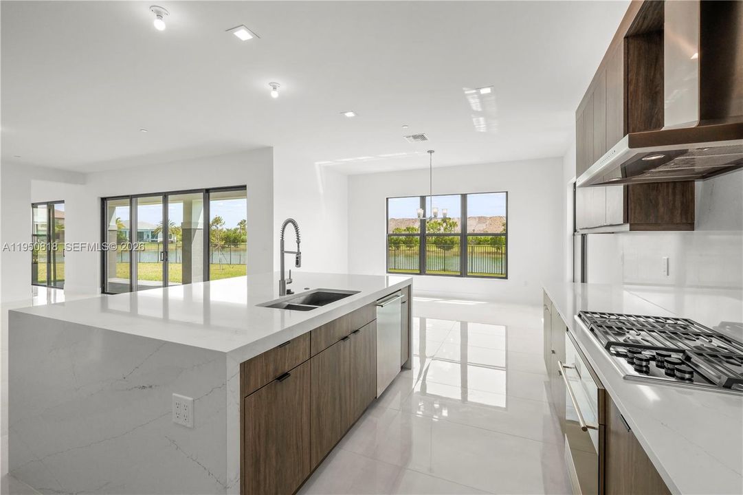For Sale: $2,450,000 (5 beds, 5 baths, 5334 Square Feet)