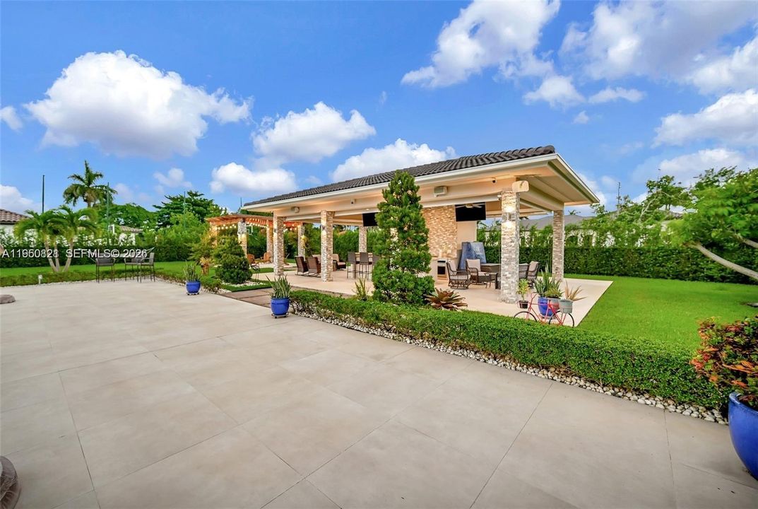 For Sale: $3,150,000 (5 beds, 4 baths, 3702 Square Feet)