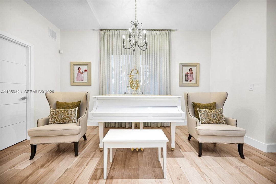 For Sale: $3,150,000 (5 beds, 4 baths, 3702 Square Feet)