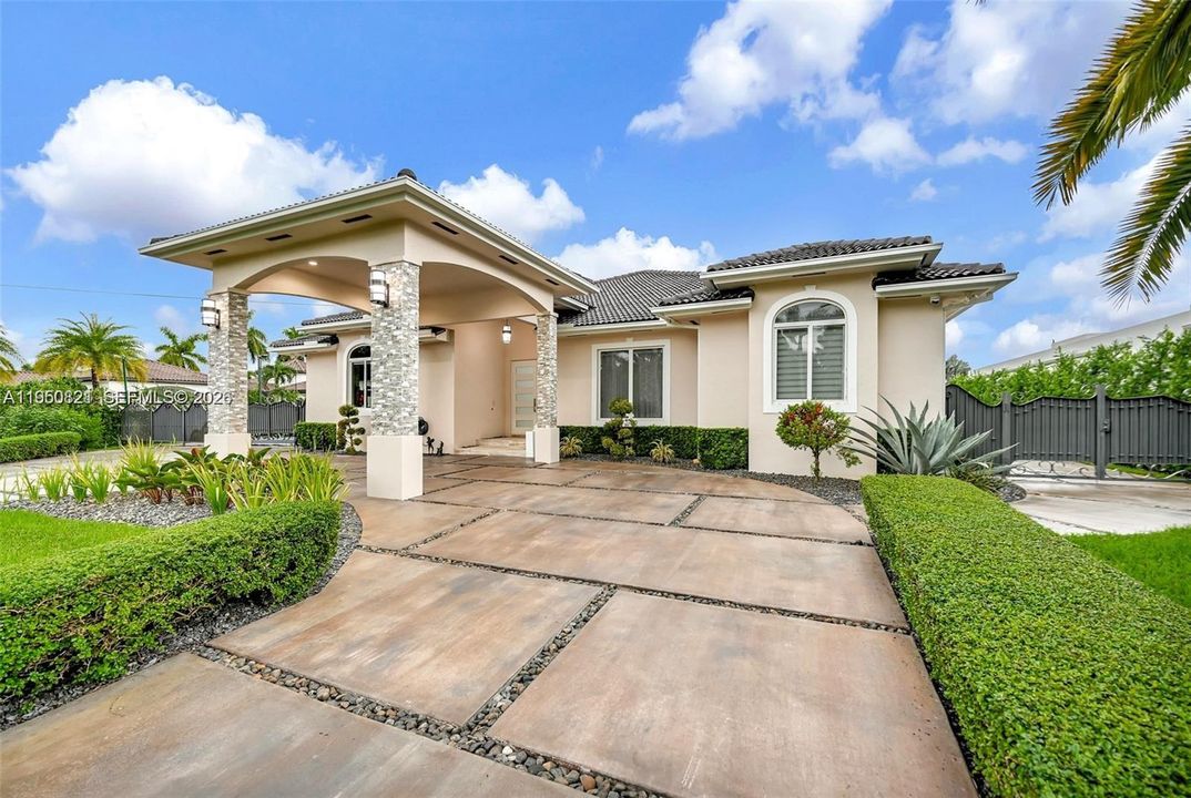 For Sale: $3,150,000 (5 beds, 4 baths, 3702 Square Feet)