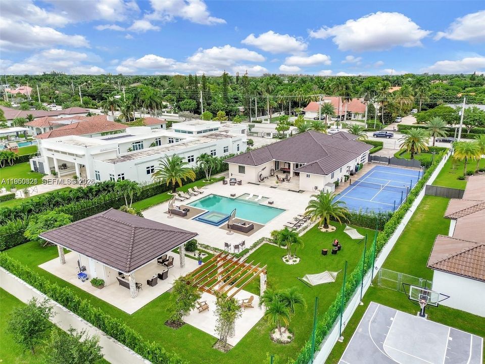 For Sale: $3,150,000 (5 beds, 4 baths, 3702 Square Feet)