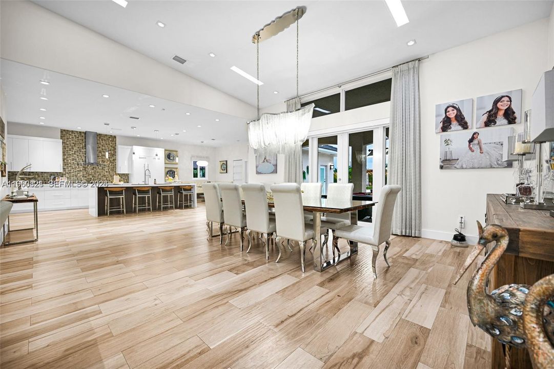 For Sale: $3,150,000 (5 beds, 4 baths, 3702 Square Feet)