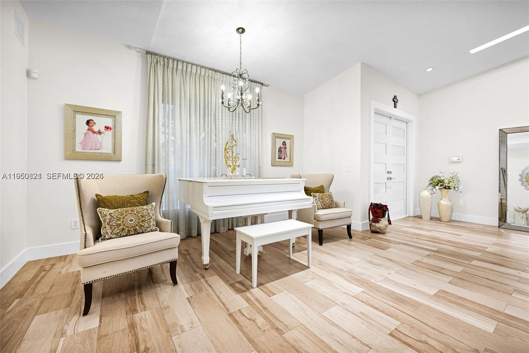 For Sale: $3,150,000 (5 beds, 4 baths, 3702 Square Feet)