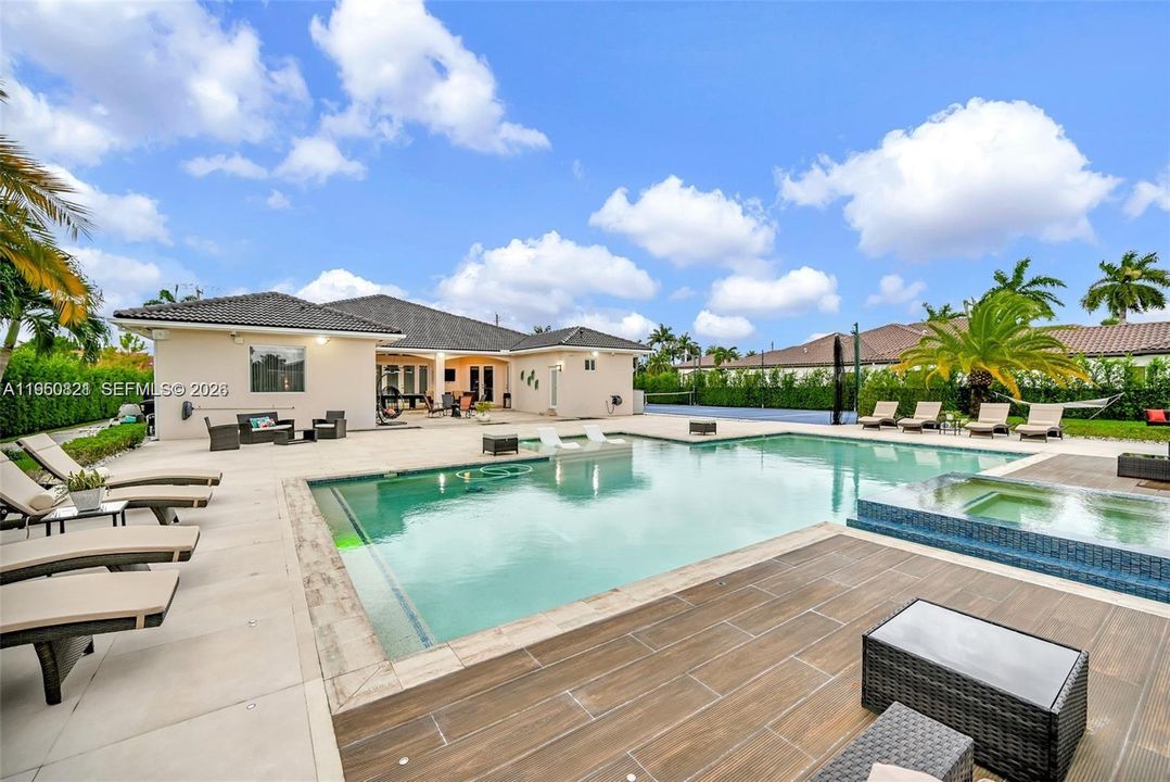 For Sale: $3,150,000 (5 beds, 4 baths, 3702 Square Feet)