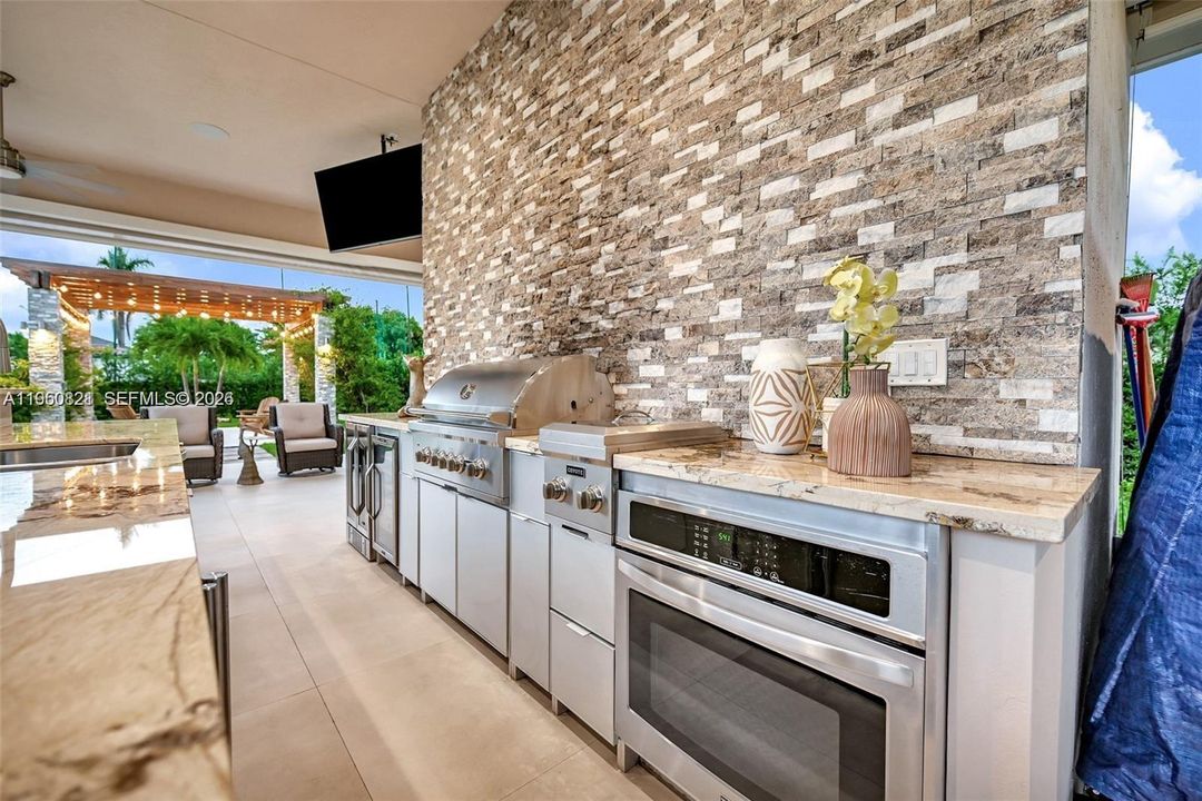 For Sale: $3,150,000 (5 beds, 4 baths, 3702 Square Feet)