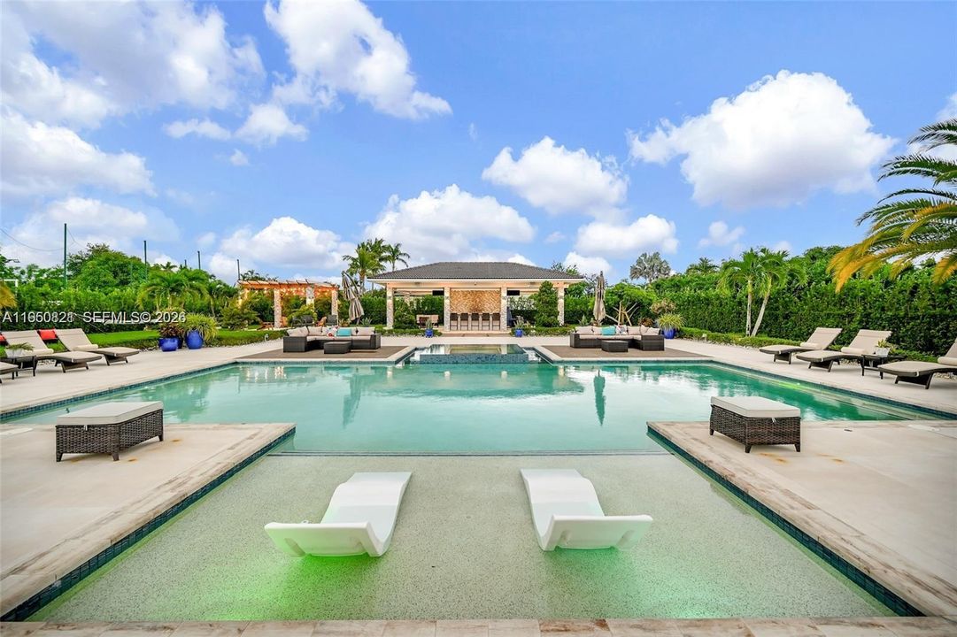 For Sale: $3,150,000 (5 beds, 4 baths, 3702 Square Feet)
