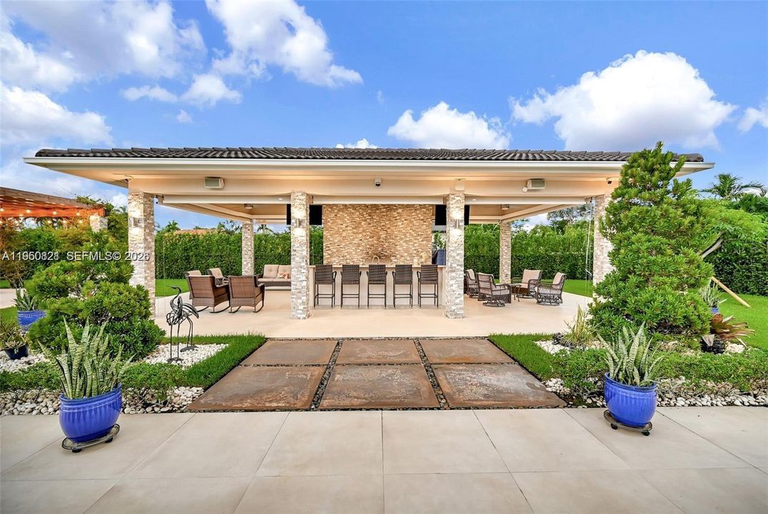 For Sale: $3,150,000 (5 beds, 4 baths, 3702 Square Feet)