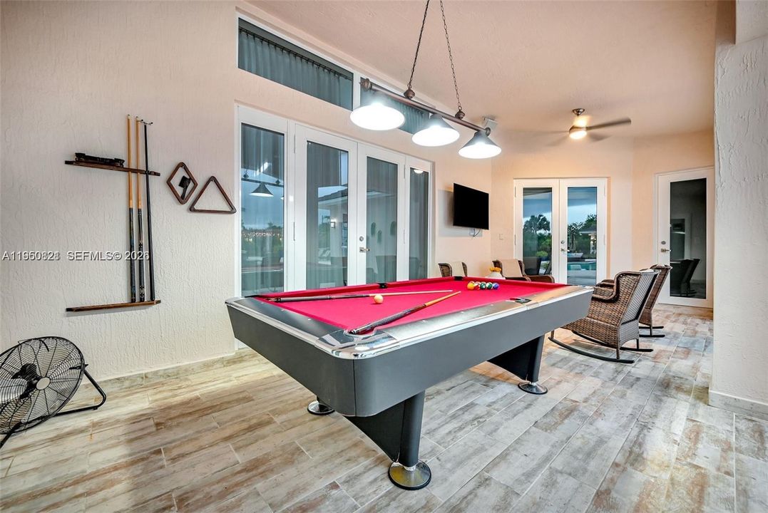 For Sale: $3,150,000 (5 beds, 4 baths, 3702 Square Feet)