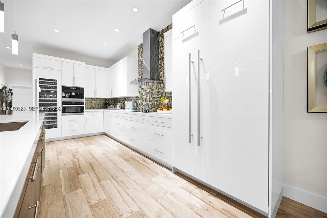For Sale: $3,150,000 (5 beds, 4 baths, 3702 Square Feet)