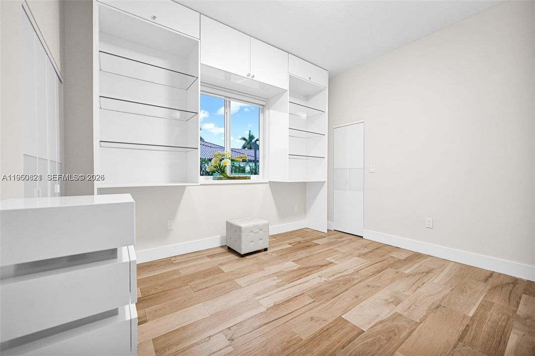 For Sale: $3,150,000 (5 beds, 4 baths, 3702 Square Feet)