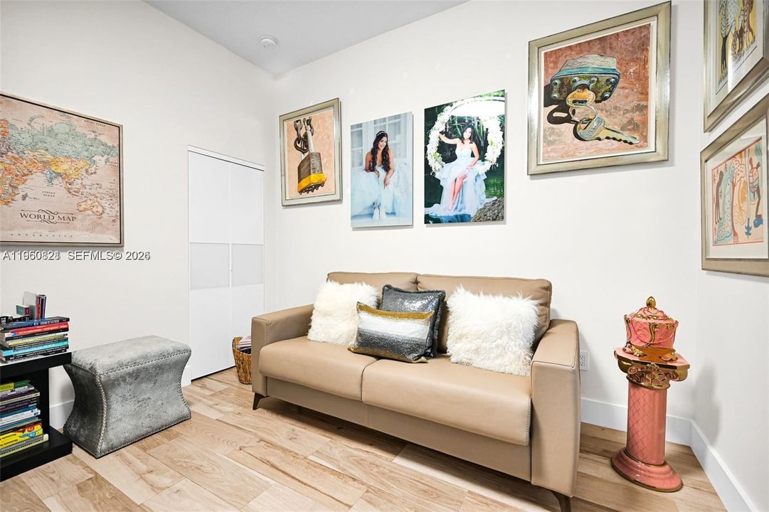 For Sale: $3,150,000 (5 beds, 4 baths, 3702 Square Feet)