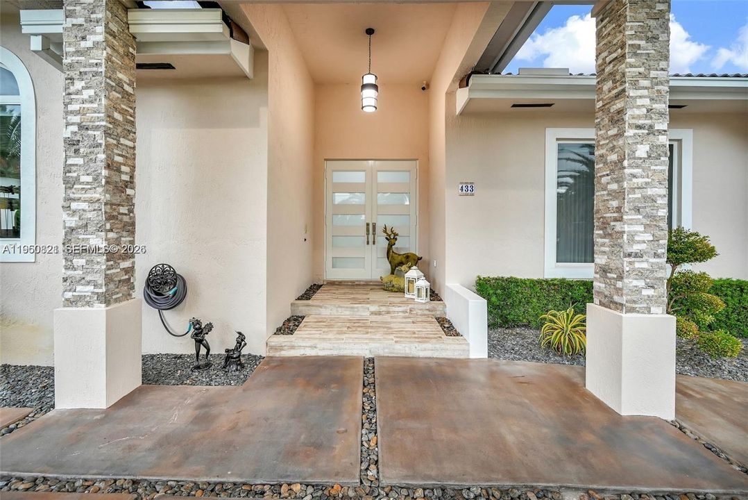 For Sale: $3,150,000 (5 beds, 4 baths, 3702 Square Feet)