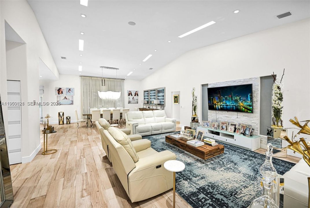 For Sale: $3,150,000 (5 beds, 4 baths, 3702 Square Feet)
