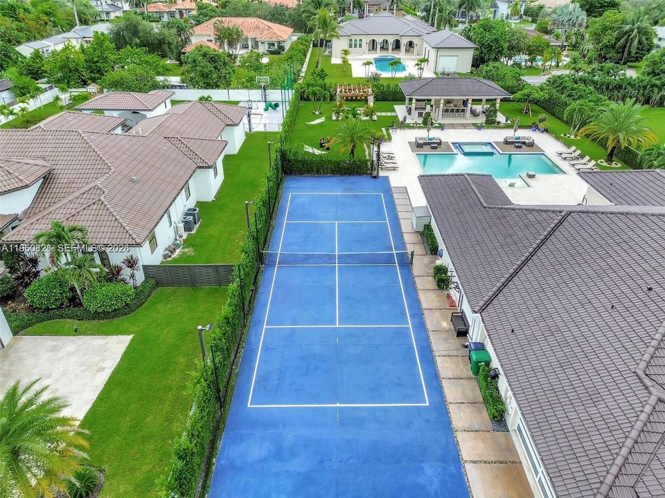 For Sale: $3,150,000 (5 beds, 4 baths, 3702 Square Feet)
