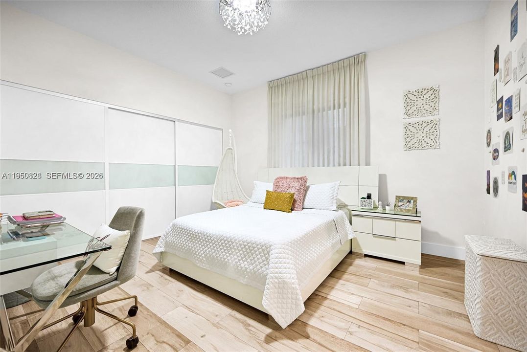 For Sale: $3,150,000 (5 beds, 4 baths, 3702 Square Feet)