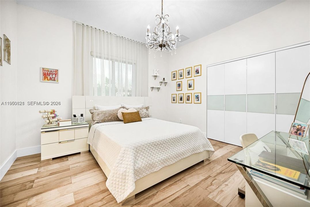 For Sale: $3,150,000 (5 beds, 4 baths, 3702 Square Feet)