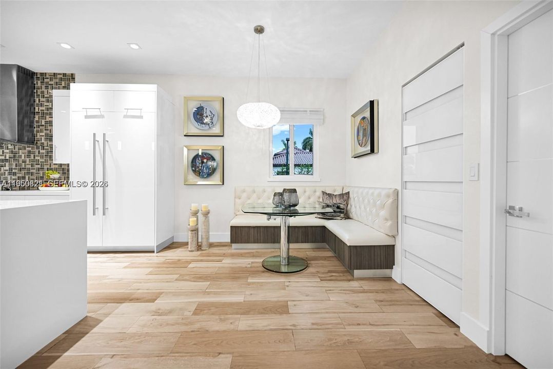 For Sale: $3,150,000 (5 beds, 4 baths, 3702 Square Feet)