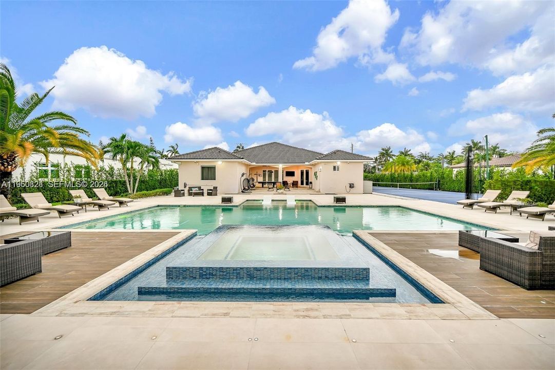 For Sale: $3,150,000 (5 beds, 4 baths, 3702 Square Feet)