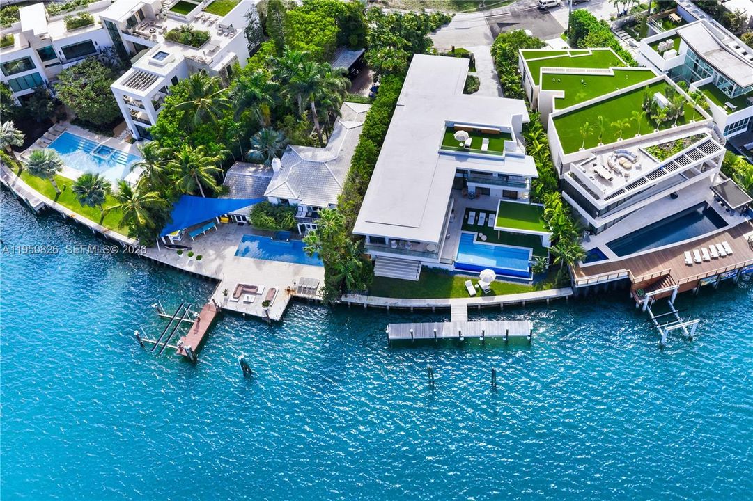 Vendido Recientemente: $27,950,000 (5 camas, 5 baños, 7557 Pies cuadrados)