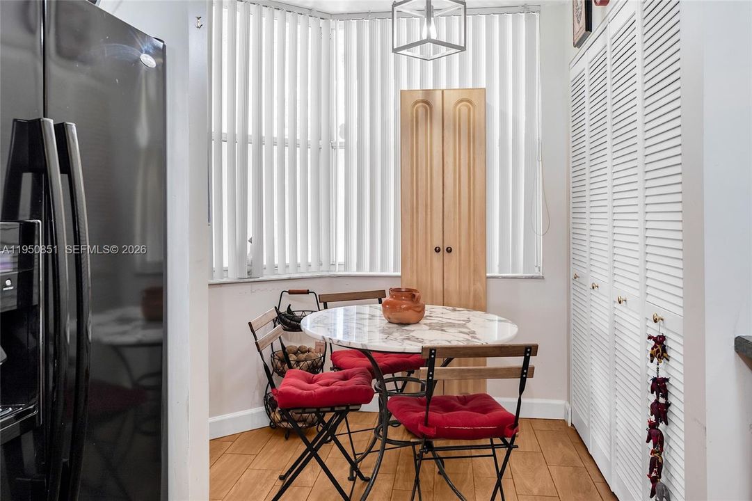 Activo con contrato: $262,500 (3 camas, 2 baños, 1470 Pies cuadrados)