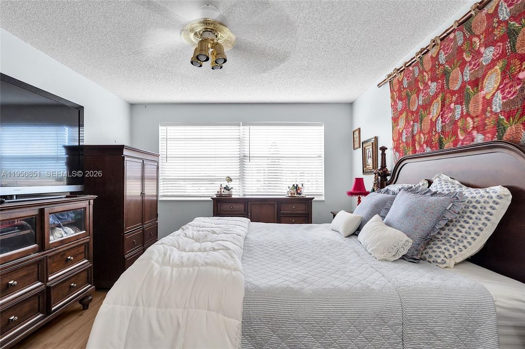 Activo con contrato: $262,500 (3 camas, 2 baños, 1470 Pies cuadrados)