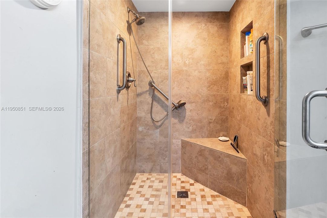 Activo con contrato: $262,500 (3 camas, 2 baños, 1470 Pies cuadrados)