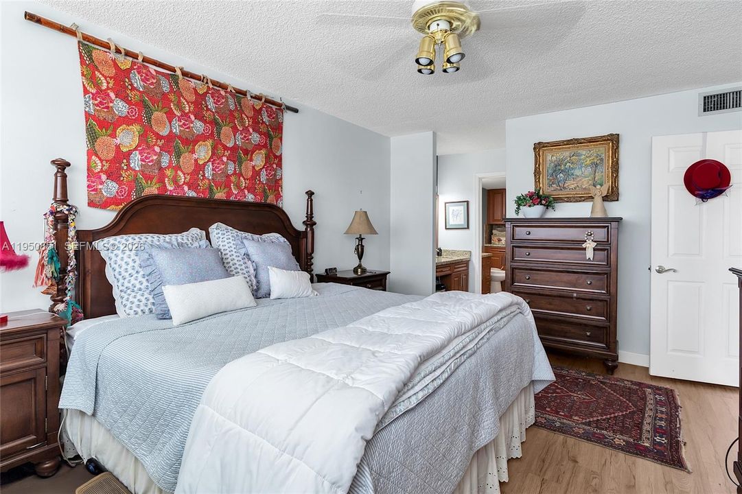 Activo con contrato: $262,500 (3 camas, 2 baños, 1470 Pies cuadrados)