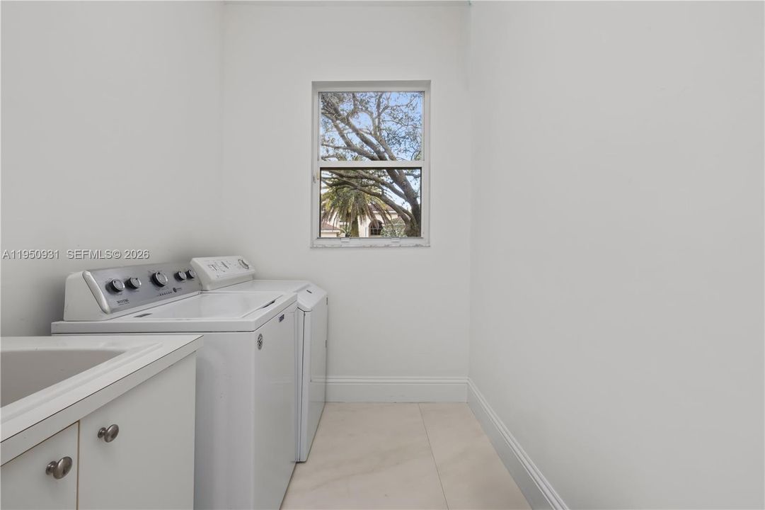 En Venta: $2,099,000 (5 camas, 5 baños, 5007 Pies cuadrados)
