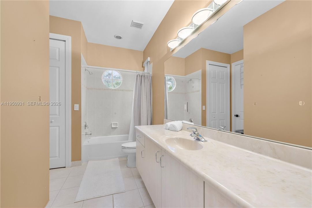 En Venta: $2,099,000 (5 camas, 5 baños, 5007 Pies cuadrados)