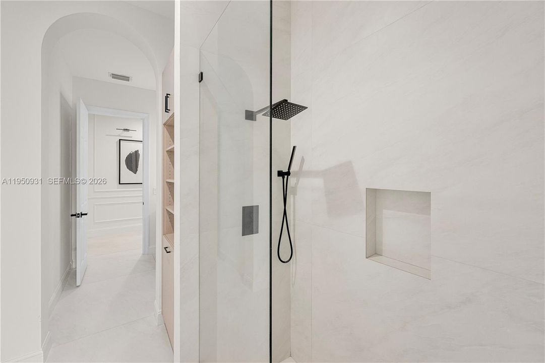 En Venta: $2,099,000 (5 camas, 5 baños, 5007 Pies cuadrados)