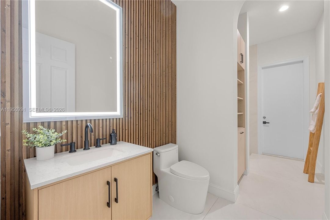 En Venta: $2,099,000 (5 camas, 5 baños, 5007 Pies cuadrados)