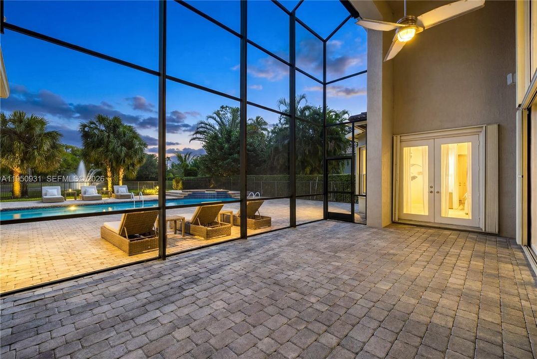 En Venta: $2,099,000 (5 camas, 5 baños, 5007 Pies cuadrados)